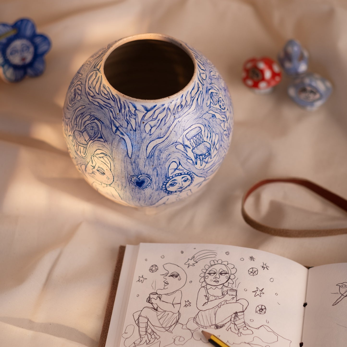 Handcrafted Ceramic Vase – Home Sweet Home (Speckled Stoneware, 1.15L)